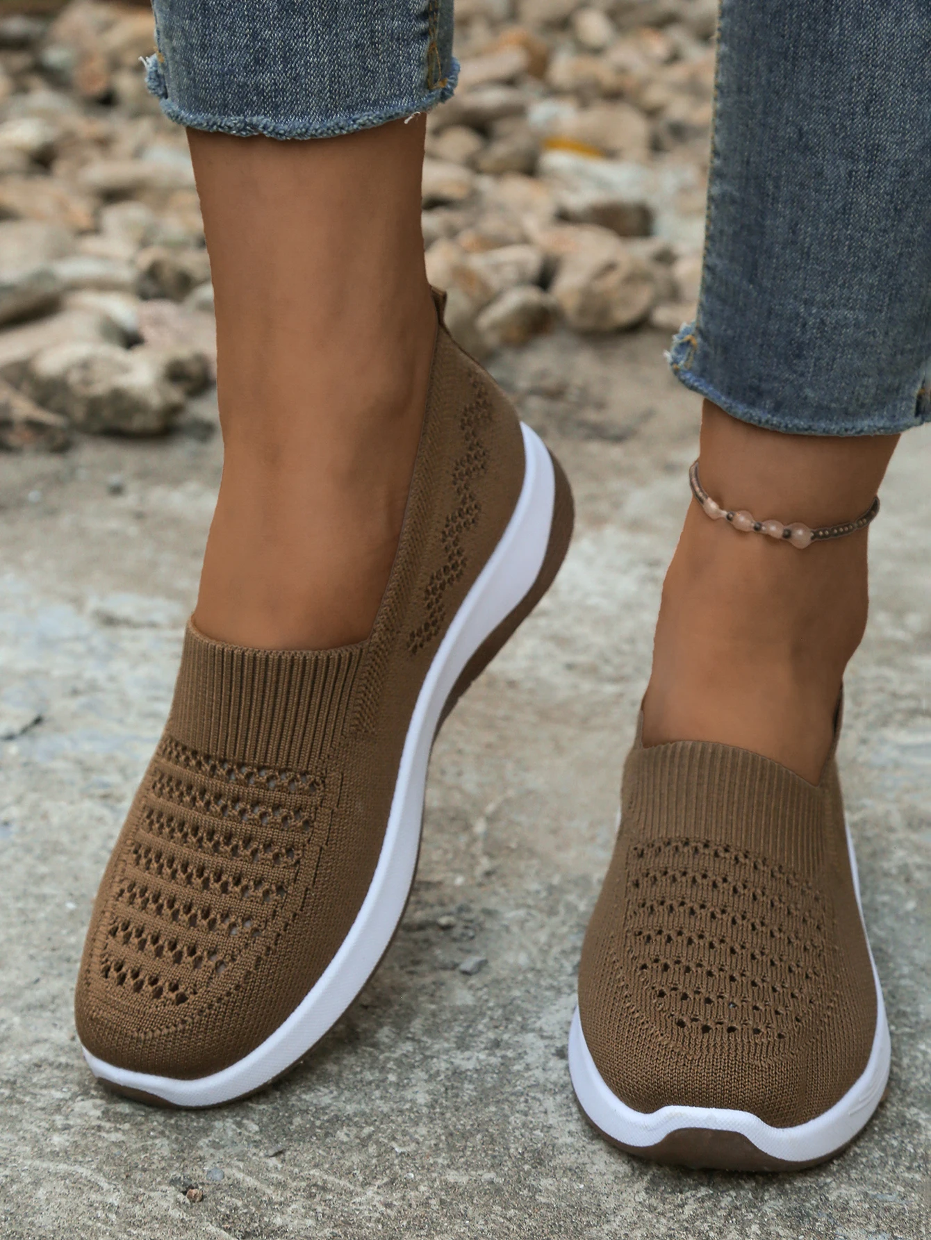 2026 Sommer Damen Leichte Bequeme Atmungsaktive Lässige Ausgehöhlte Slip-On Wanderschuhe – Detail 3