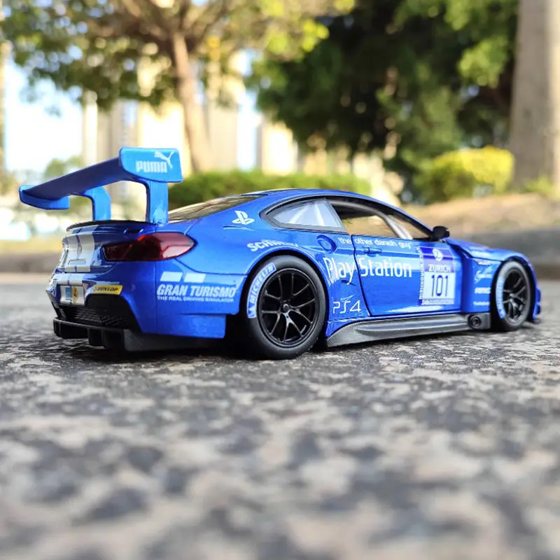 1:24 BMW M6 GT3 Alloy Sports Car Model Diecasts Metal Toy Racing Car Model Simulation Sound and Light Collection Childrens Gifts