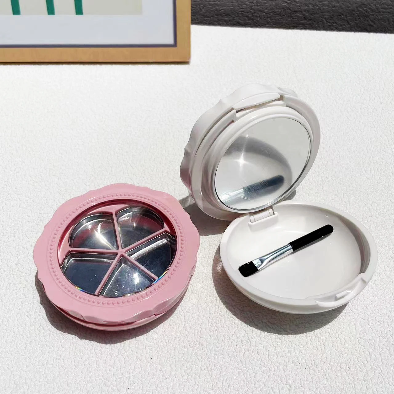 Empty Eyeshadow Case With Mirror Cute Refillable Flower Shape Cosmetic Sample Container Clear Lid Lipstick Box Travel