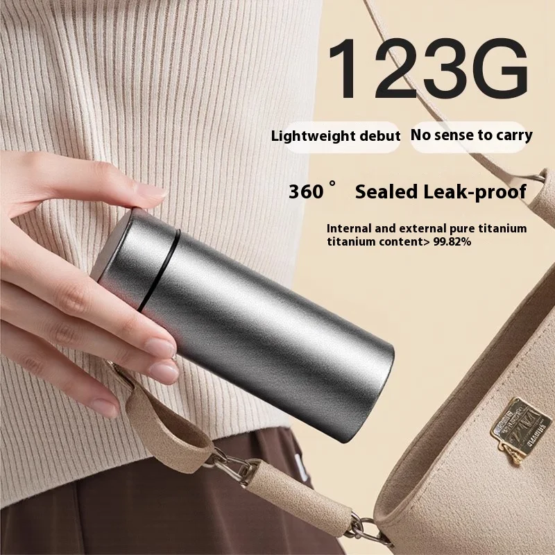 Medizinische Qualität Reintitan-Thermosflasche, Doppelwandige Vakuumisolierung, 200ml Taschenformat mit Reintitan-Teesieb, Teetasse
