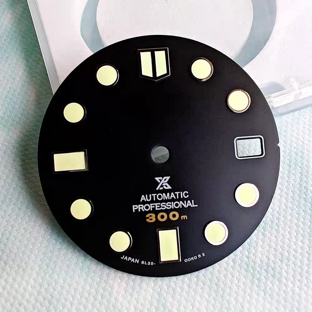 

Циферблат 28,5 мм NH35A Ocean Master C3 с зеленым люминесцентным покрытием Sunburst для модификации Seiko.