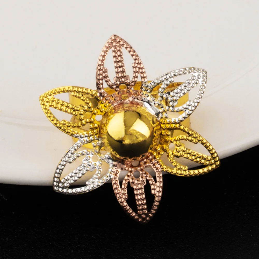 4-teiliges Schmuckset für Damen, vergoldet, mit Gänseblümchen-Muster: Halskette, Ohrringe, Armreif, Blumenring, Schmuck für den täglichen Gebrauch, Geschenkidee – Detail 15