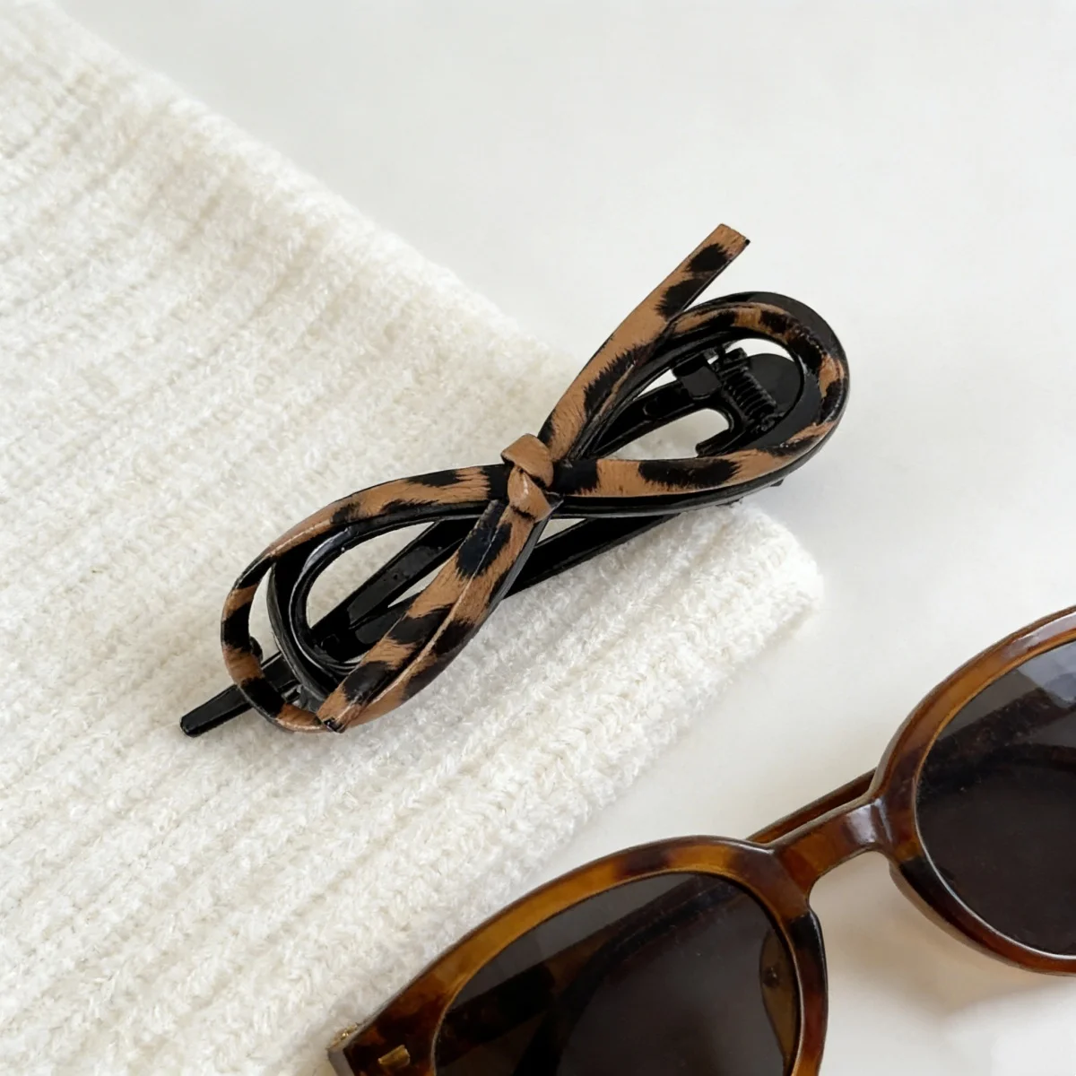 

Модная высококачественная заколка для волос с бантом, женская заколка для волос с плетеным декором, подарок для девушек, повседневный аксессуар.