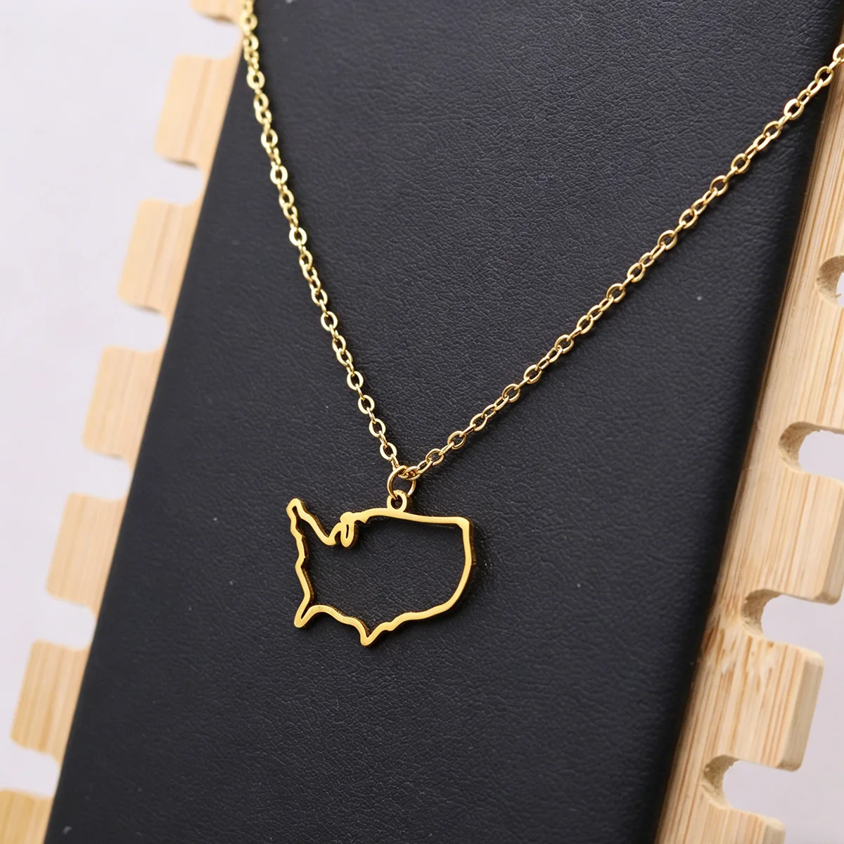 QIAMNI American Flag Map Pendant Necklace for Women Men Stainless Steel United States Map Geography Choker USA Jewelry Gift