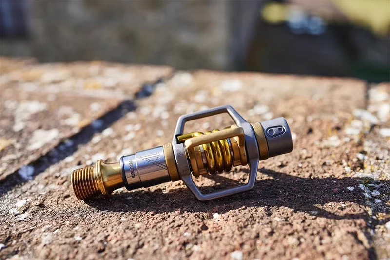 CRANKBROTHERS EGGBEATER 11 Ultra-light titanium components 4-sided entry / superior mud shedding Double seal system