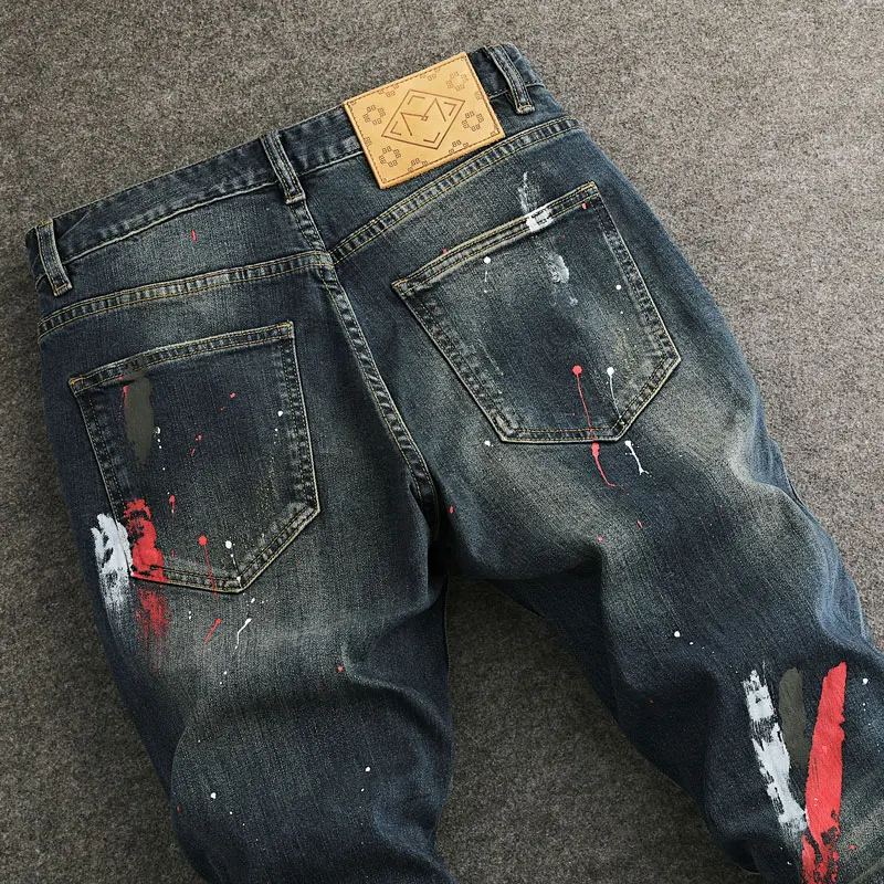 Moda urbana hombres Jeans Retro lavado azul elástico pintado rasgado Jeans hombres parcheado diseñador Hip Hop Vintage pantalones vaqueros delgados