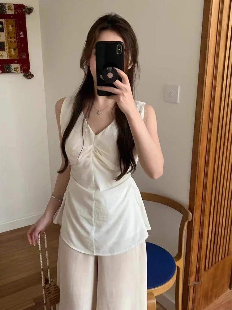 توب نسائي صيفي جديد بدون أكمام يبرز الخصر، تصميم مثير يكشف البطن وبدون ظهر