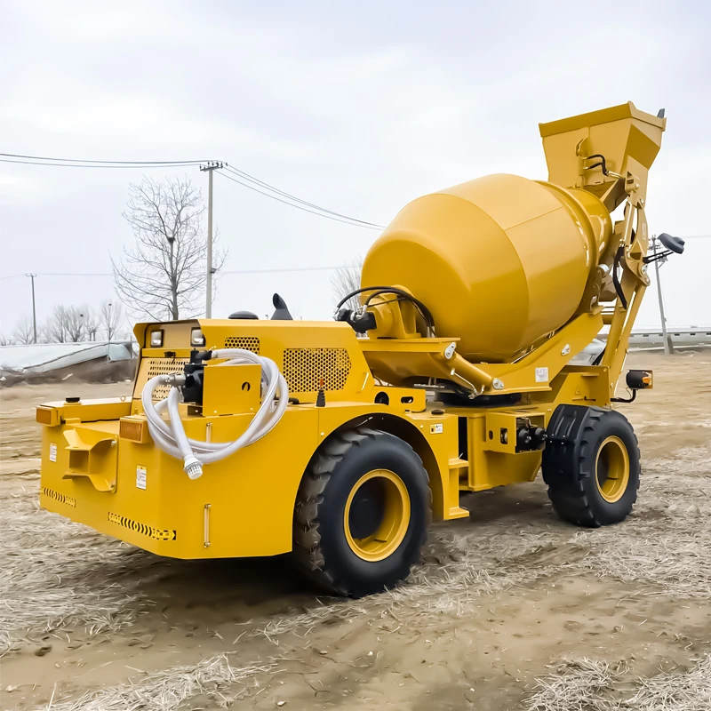 آلة التحميل الذاتي 2.6 م 3 3.5 م 3 4 م 3 5.5 م 3 شاحنة خلط الخرسانة مع 270 °   360 °   دوران