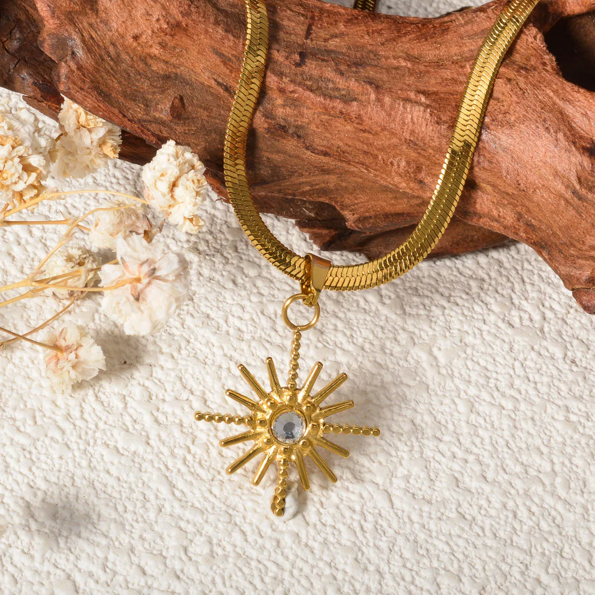 

Vintage Sun Pendant Necklace Stainless Steel Waterproof Jewelry Accessories Jewelry Gift for Birthday Anniversary Suit for Party