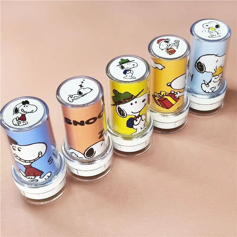 Snoopy boys and girls cute cartoon pattern washable compact portable round color photosensitive seal reward toy holiday gift