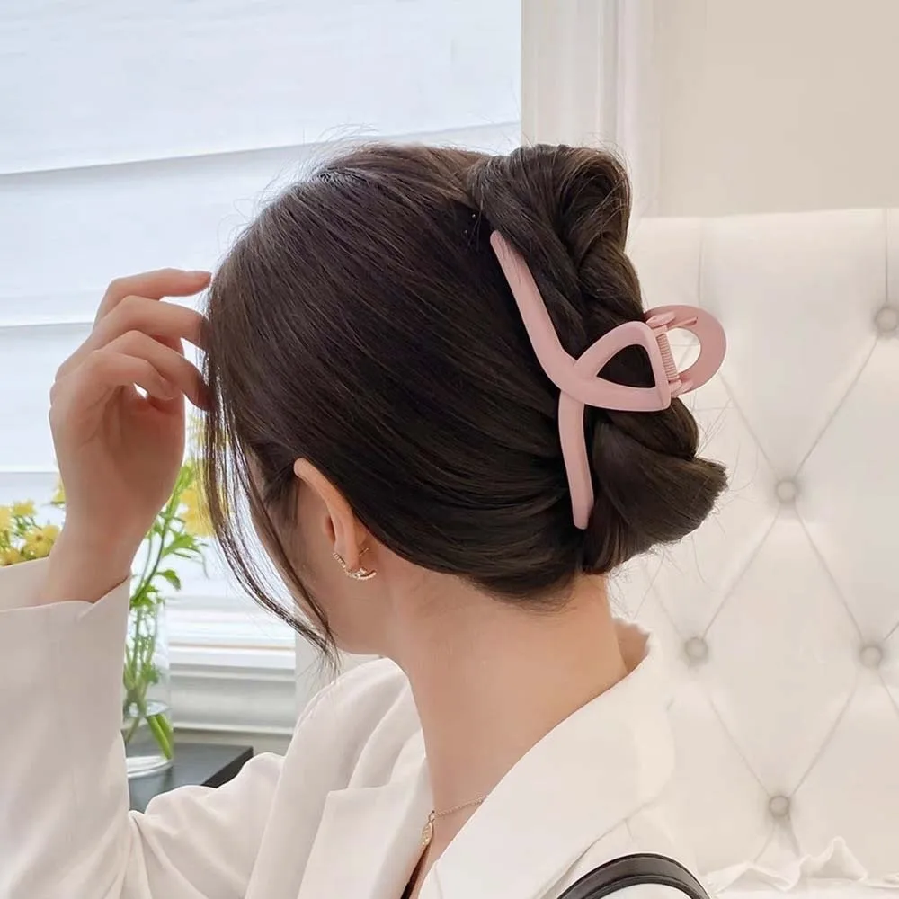 

Safe Silicone Shark Clip Cross Korean Style Elastic Plastic Hair Claw Simple Waterproof Straight Line Shaped Hair Claw School