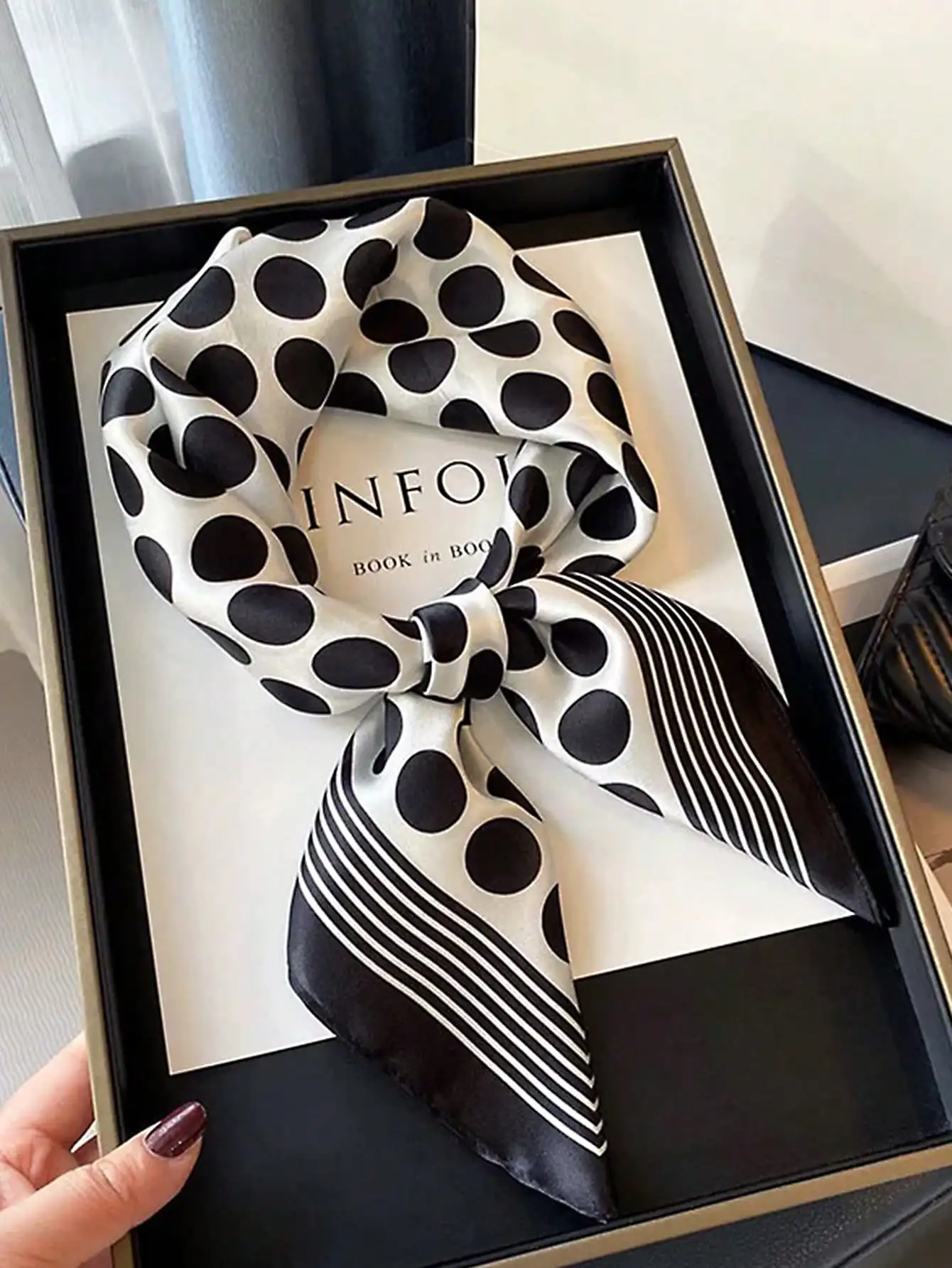 

1pc Luxury Brand Leopard Print Bandana Square Scarf Women's Imitation Silk Scarf Casual Versatile Decoration Small Neck Scarf