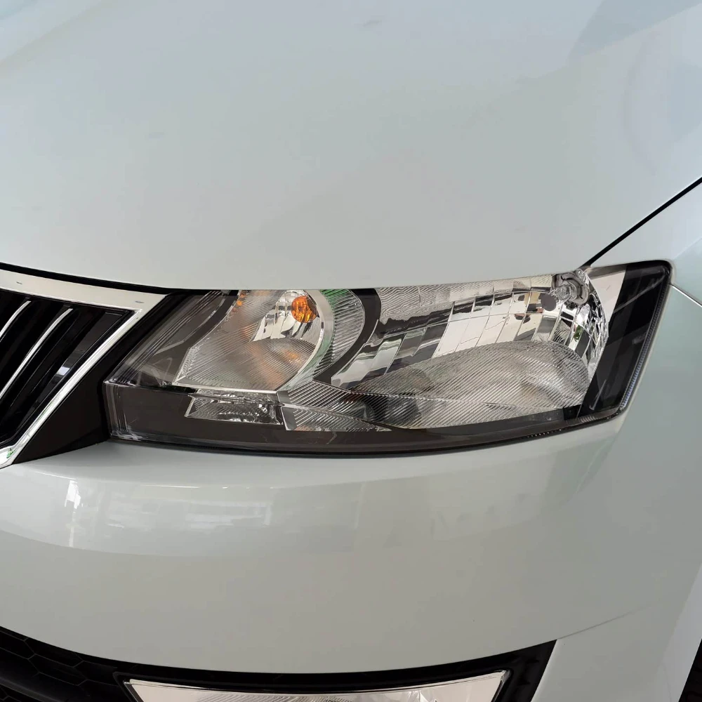

1.Headlight Cover Replace Original Lampshade For Skoda Rapid 2013 2014 2015 2016 Transparent Headlamp Housing Lamp Shell Lens