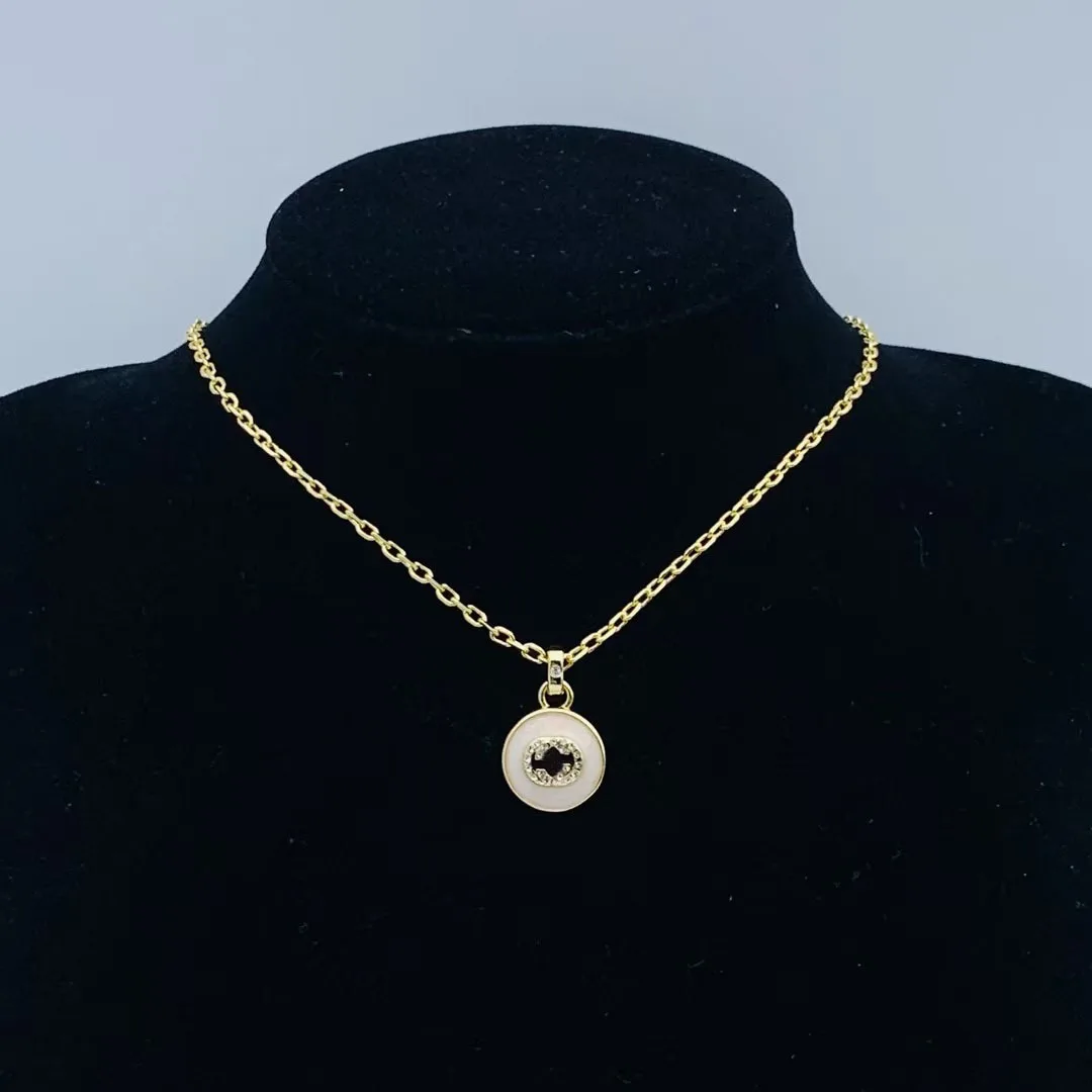 قلادة بحروف فاخرة جديدة لعام 2025 مناسبة لجميع المناسبات #4