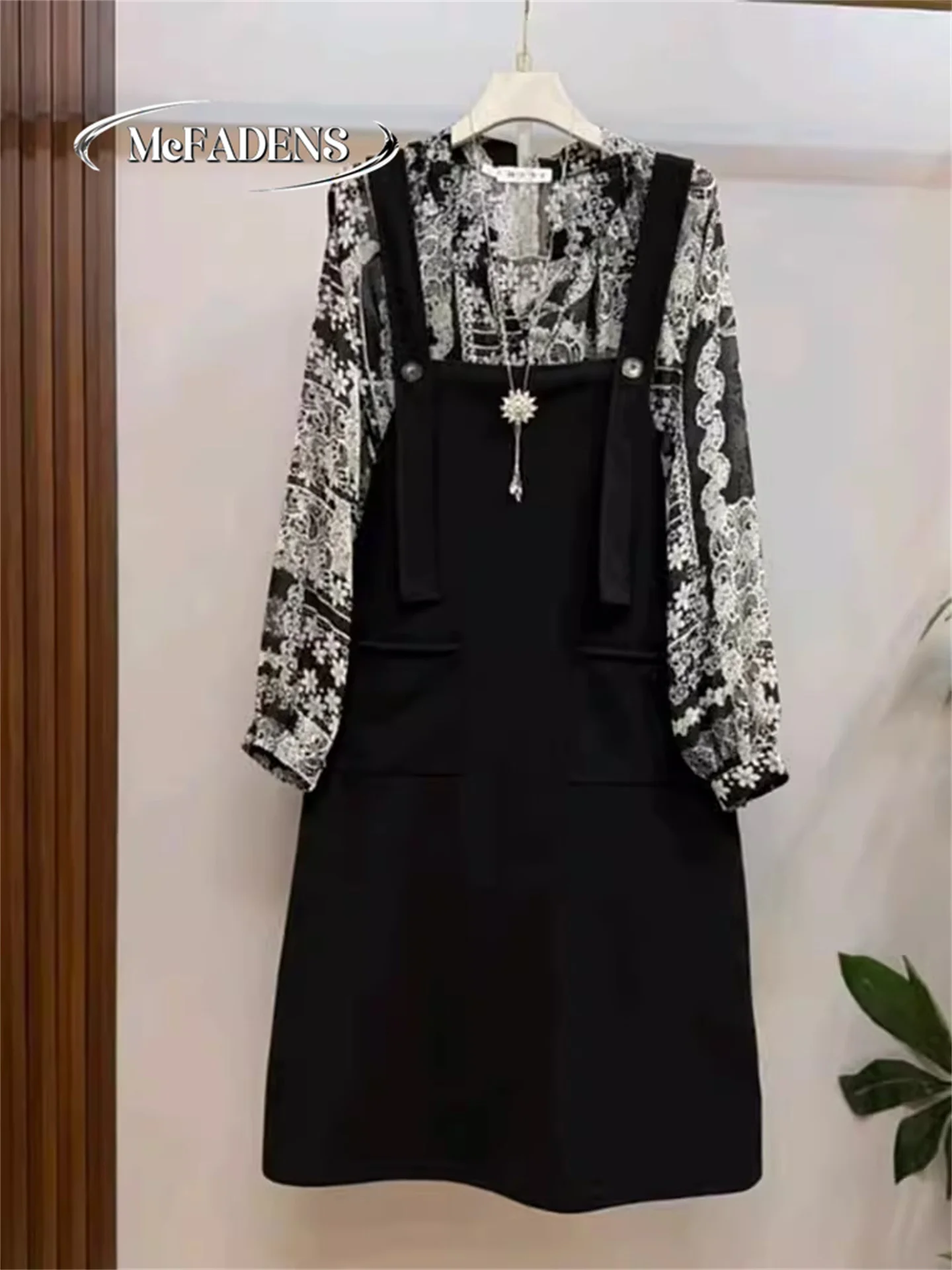 

Hong Kong Spring New Fashionable Floral Base Shirt Age Reduction Overalls plus Size Women's Elegant Set Korean Style Casual P...