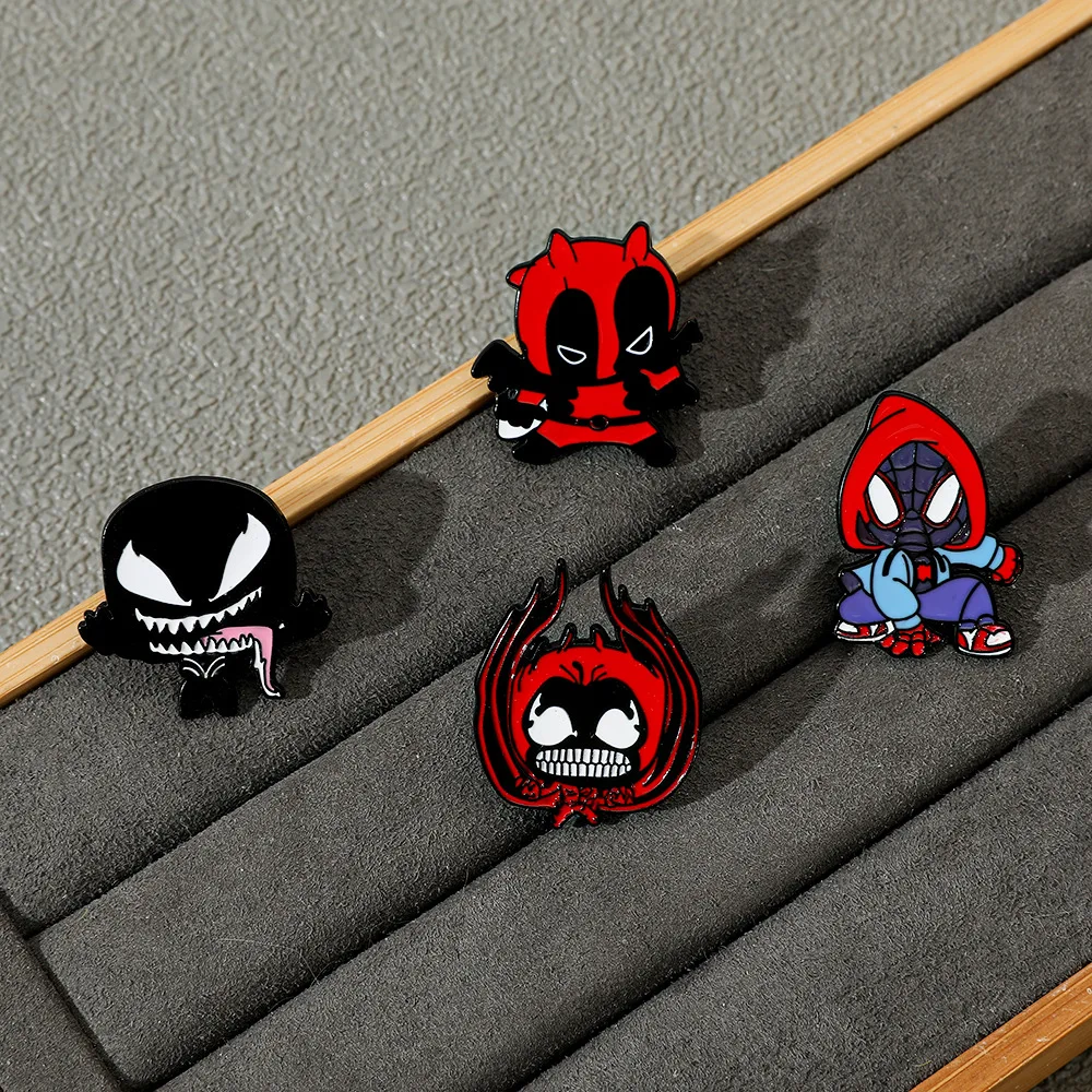 Disney Superbohaterowie Szpilki Kreskówka Deadpools Spidermans Venoms Alloy Badge Anime Broszka Plecak Akcesoria Wykwintne małe prezenty