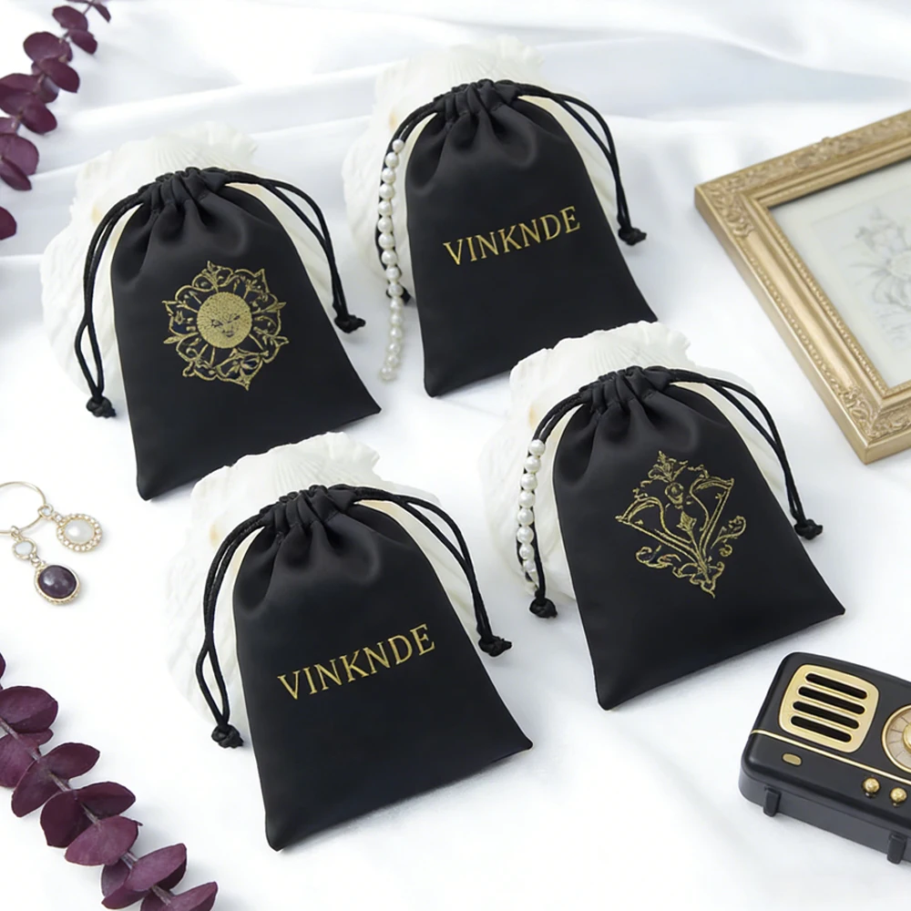 

50/100 шт. черных подарочных мешочков на шнурке с индивидуальным логотипом для свадебных сувениров, конфет, ювелирных изделий, косметики, из шелкового атласа