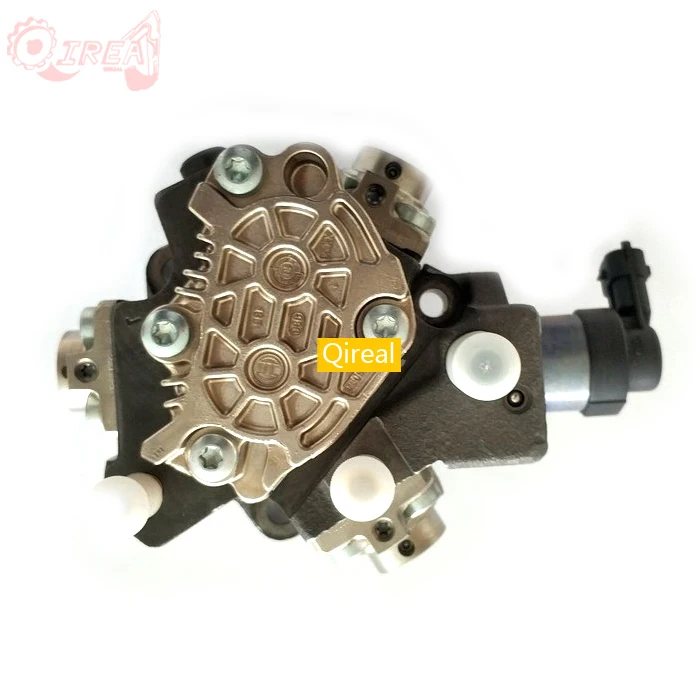 Fuel Injection Oil Pump 16700MA70D 0445010136 For Nissan ZD30 3.0D