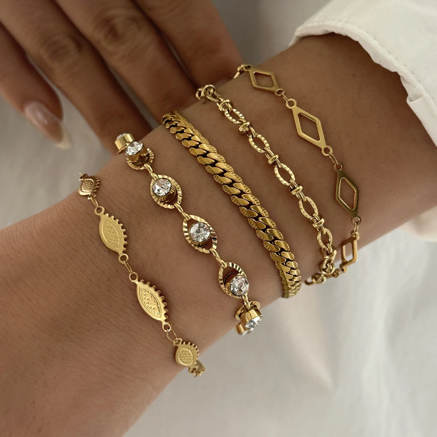 Edelstahl Hohlgeometrisches Armband für Damen, vergoldet, mit Kristall-Zirkonia, böser Blick, Metalltextur, Party-Schmuck