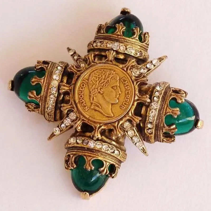 

High-end Vintage Retro Cameo Beauty Head Glass Zircon Three-dimensional High-end Brooch