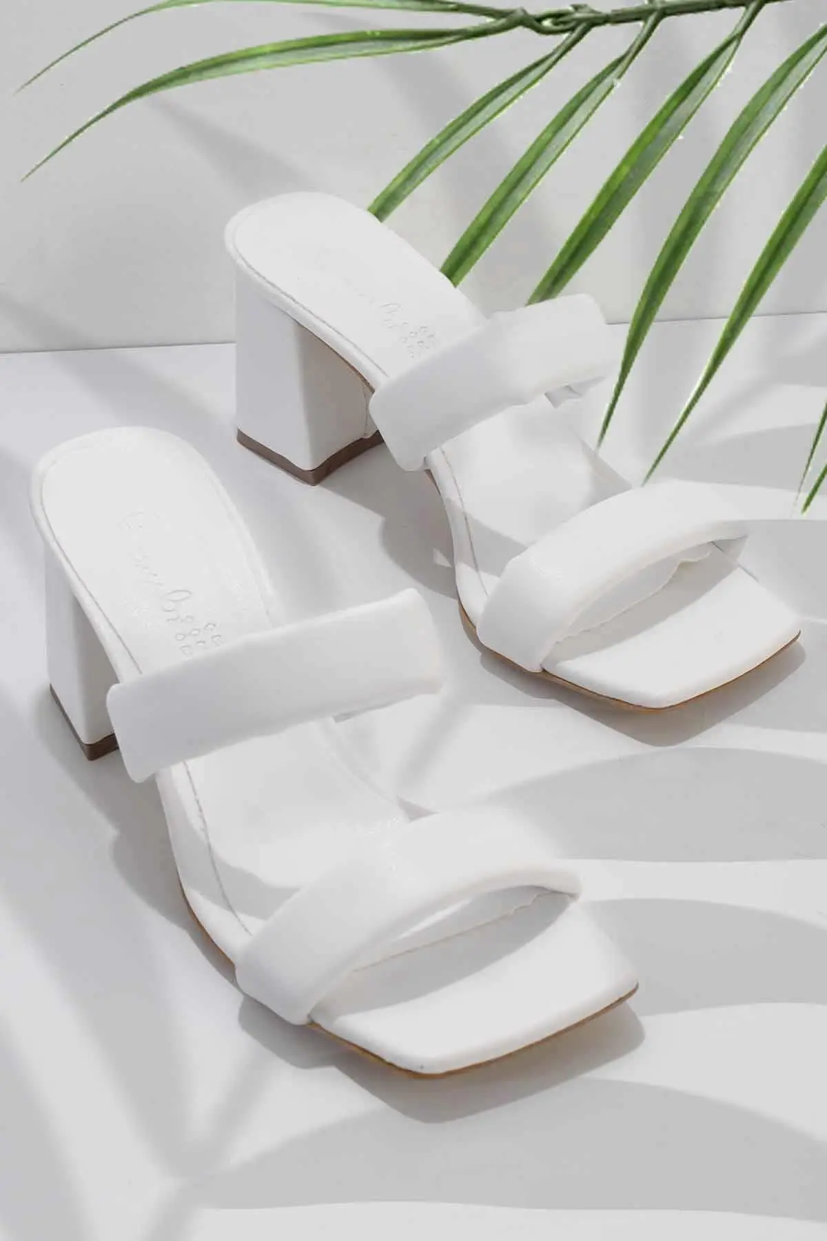 Women's White Heeled Slippers Women's sandals Comfortable Design Slippers New Summer Fashion Casual Shoes Sea Pool Casual