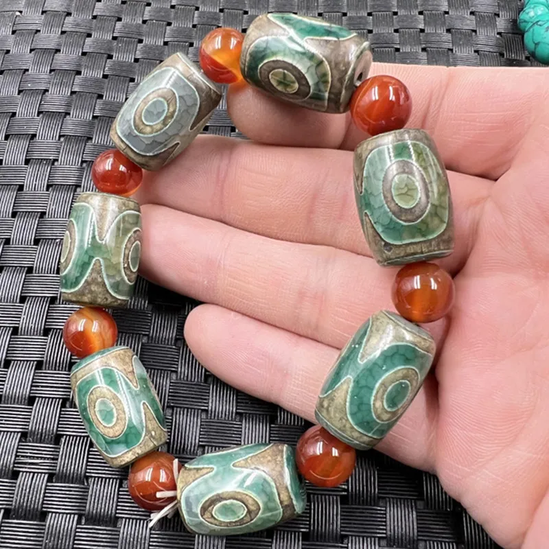 

Wenwan jade agate dzi beads Passepartout green three-eyed dzi beads bucket beads bracelet jade bracelet jewelry.