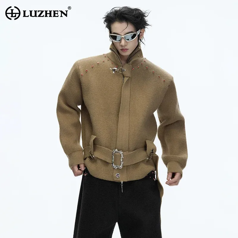 

LUZHEN 2026 Winter Solid Color Stand Neck Knitted Cardigan Men Luxury Belt Decorate High Quality Elegant Original Sweater JY5914