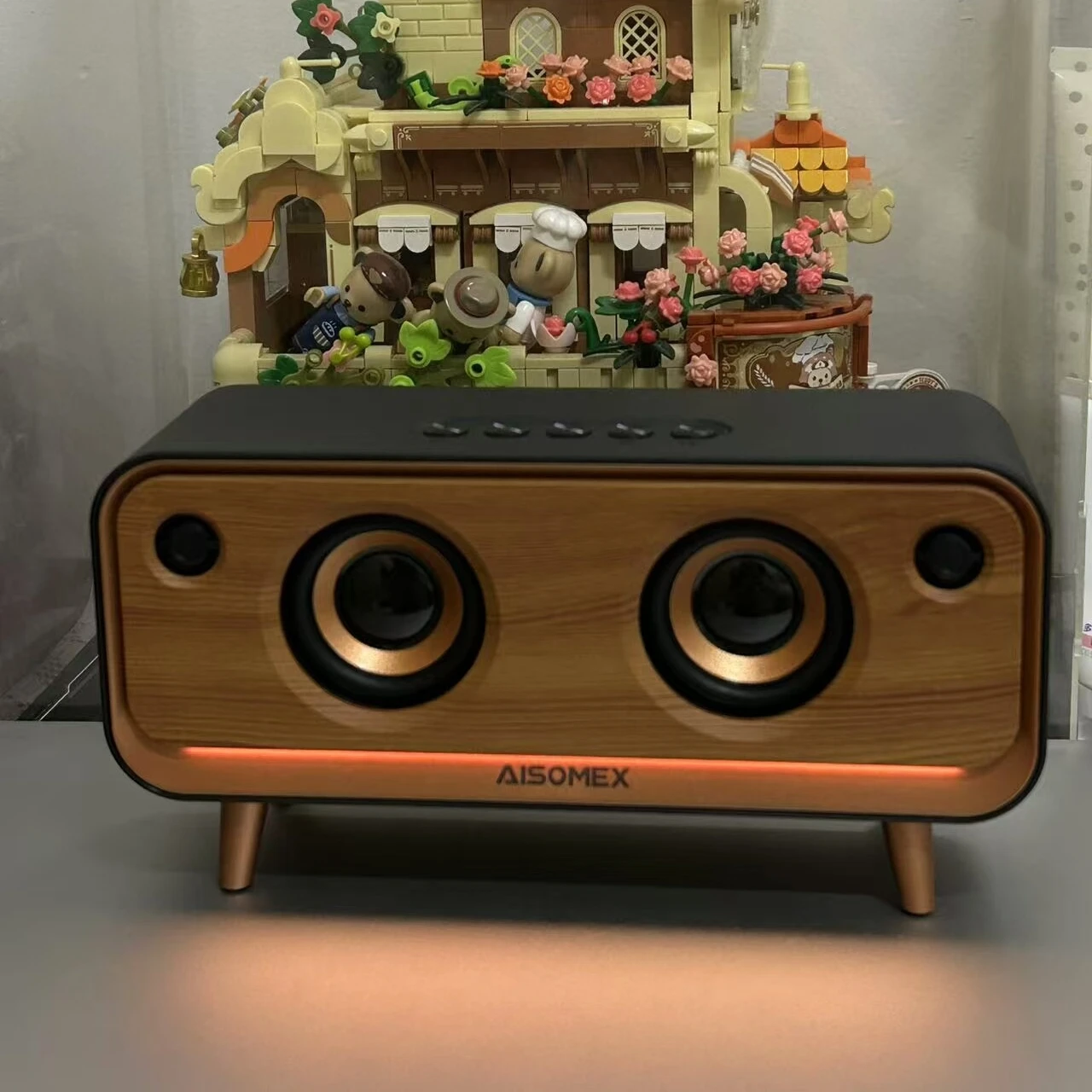 

Винтажная Bluetooth-колонка с текстурой дерева, стереозвук HiFi 10Вт*2, RGB-подсветка, аккумулятор 1800мАч, входы TF/AUX, ретро-колонка для дома и рабочего стола