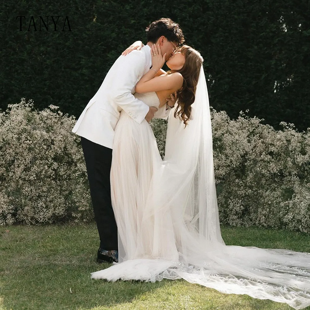 Vestido de novia de tul suave elegante, vestido de novia de sirena sin mangas con cuello en forma de corazón, abertura lateral alta, vestido de cola de barrido