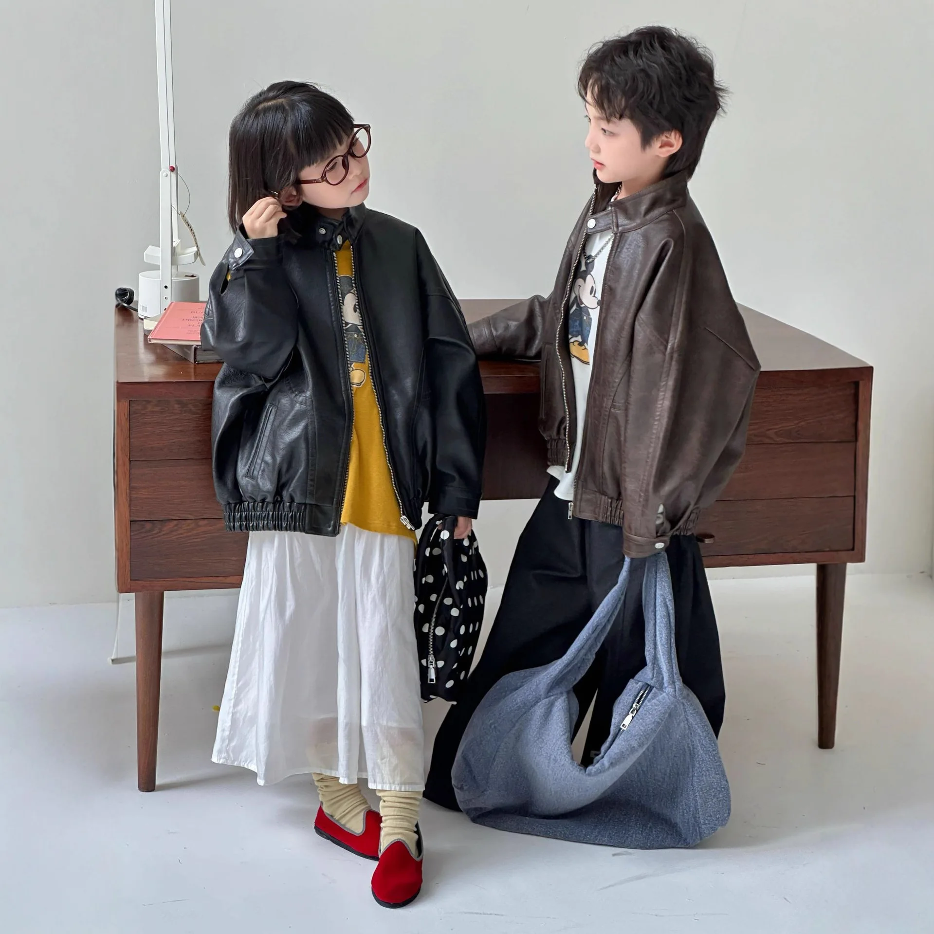 Casaco 2025 outono novas roupas infantis estilo coreano meninos e meninas moda peixes bonito estilo estrangeiro casaco de couro casual
