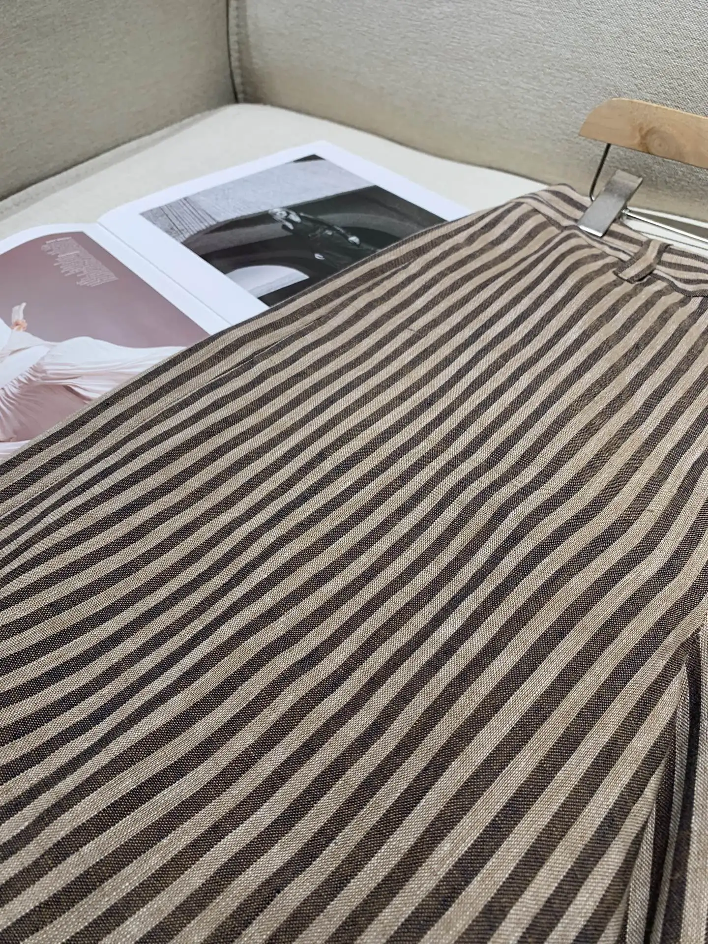 

New Early Spring Style, High-Quality Casual And Fashionable Linen Striped Suit And Trousers Set