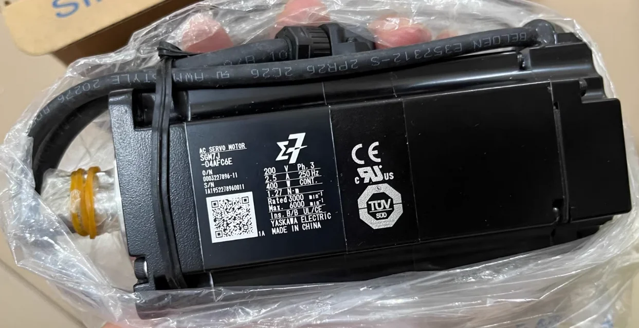 SGM7J 04AFC6E Brand New Servo Motor，SGM7J-04AFC6E Original Genuine，Fast shipping