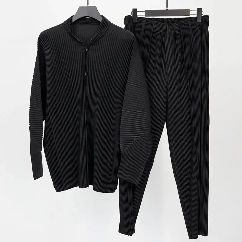 Miyake Pleated Casual Solid Pants Men Japanese Fold Design 2025 Spring Summer Loose Casual Straight Pants Slim Men's Clothing