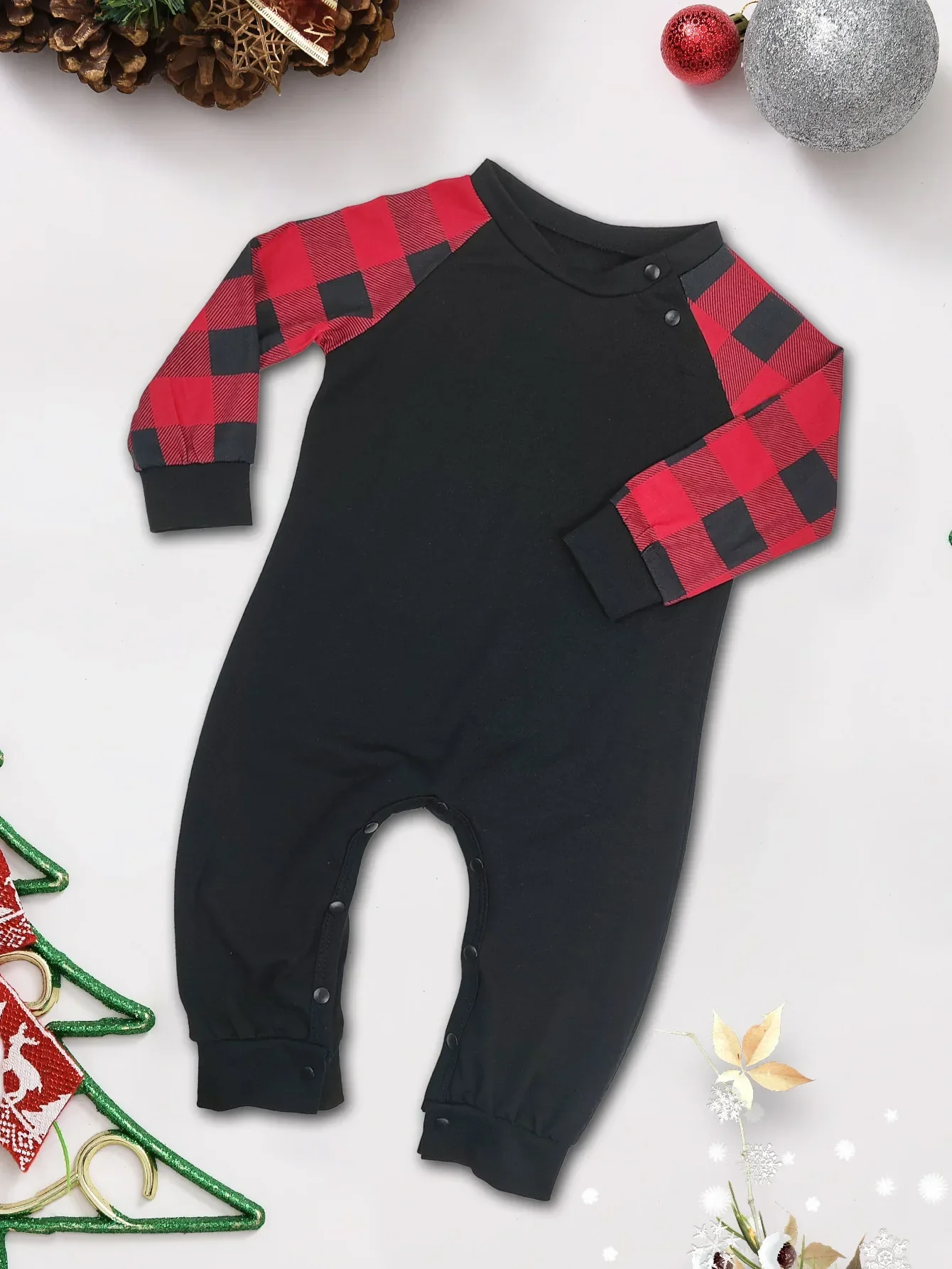 2024 New Year Clothes Christmas Matching Outfits Mother Father Kids Pajamas Set DIY Plaid Clothing Sets Xmas Family Look Pyjamas