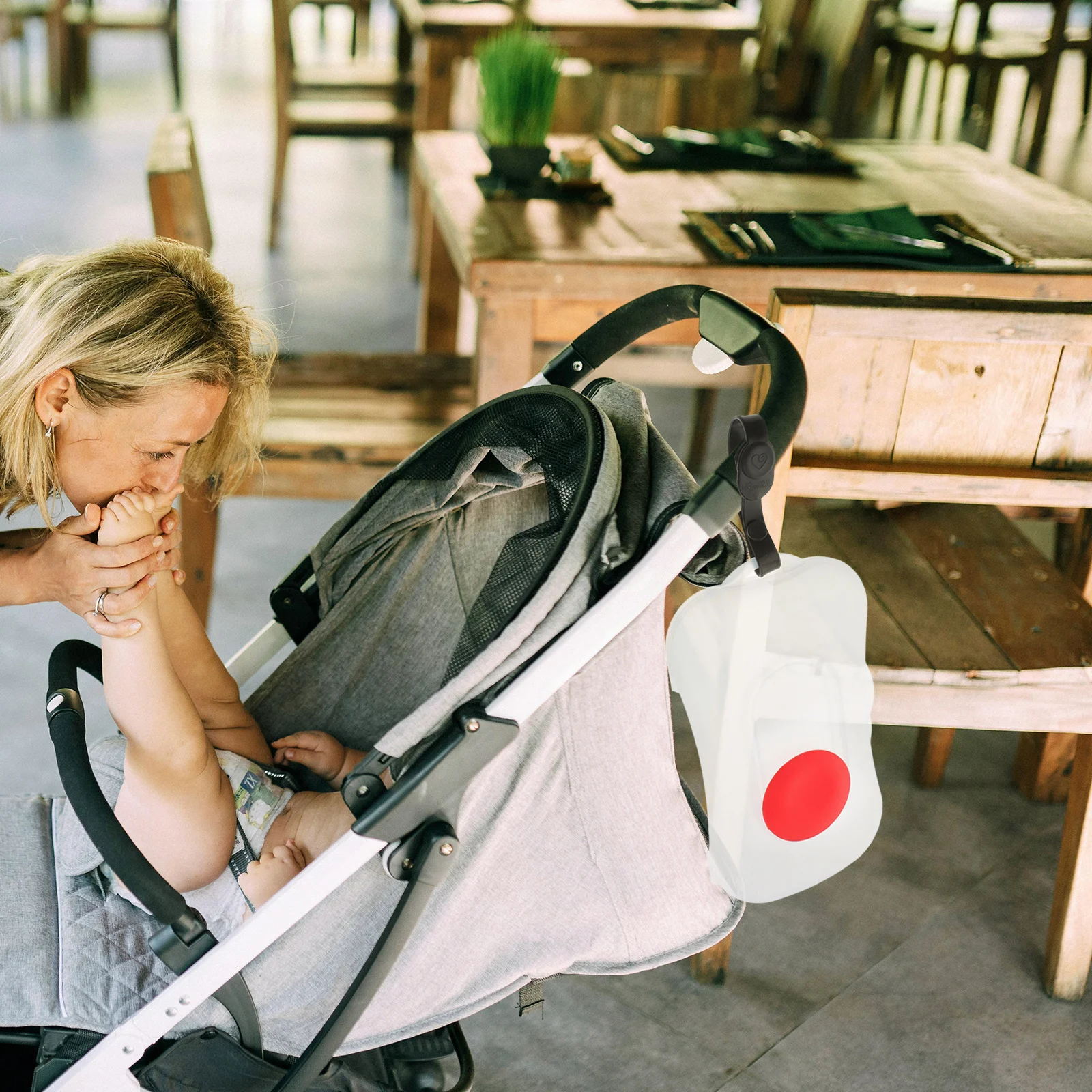 

Travel Wipes Dispenser Portable Refillable Wipe Case Container Holder Compact Wet Tissue Dispenser for Diaper Bag Use