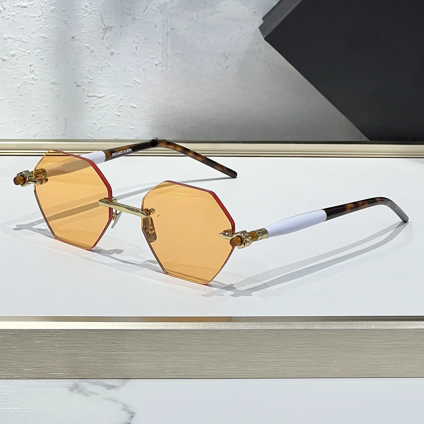 

Luxury Rhombus Diamond Sunglasses for Men Women High Quality Fashion Stylish Design UV400 Protection Trendy Outdoor Eyewear