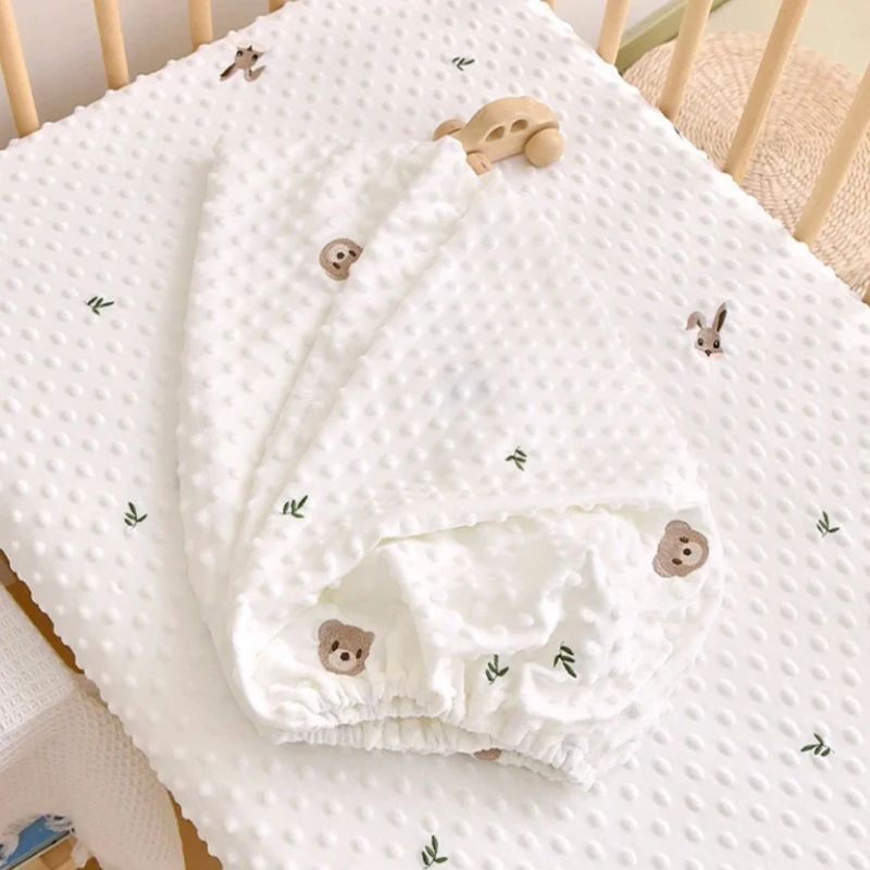 Baby Embroidered Plush Fitted Sheet, Soft Full-Coverage Infant Mattress Cover, Cute Children's Bedspread, Suitable for Boys and Girls, Available in Multiple Sizes, Machine Washable