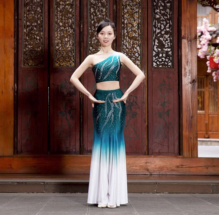 Chinese Dai ethnic performance dress for women practicing peacock dance long skirt