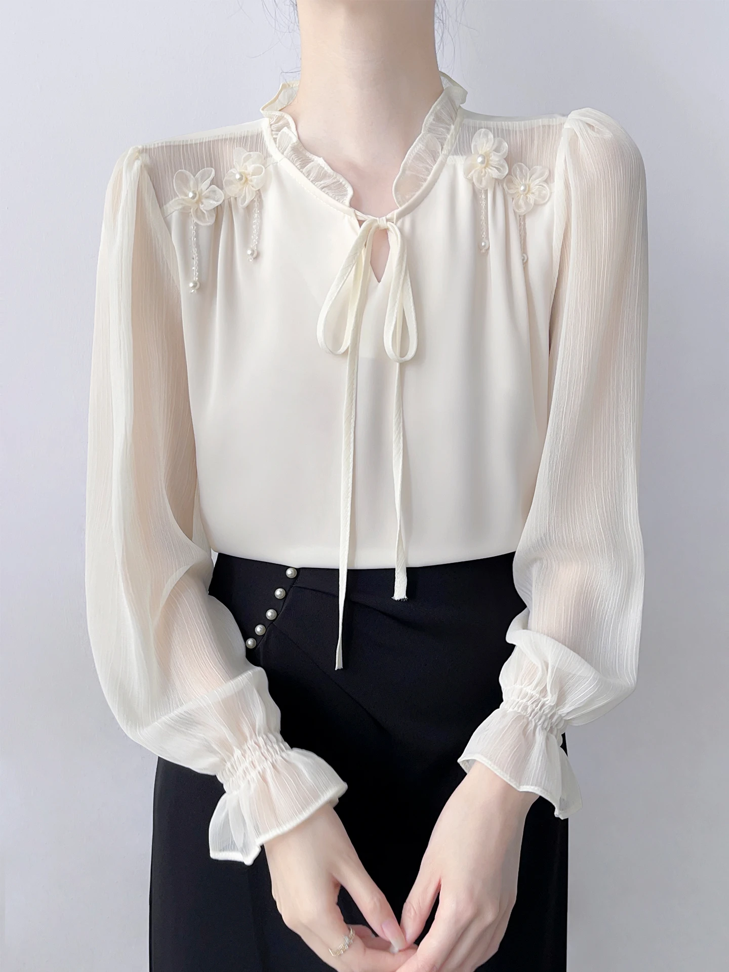 

Женская модная блузка в корейском стиле с длинными рукавами, цветочным узором, бисерной отделкой, атласная, с драпировкой, рукава-колокол, прямой крой, для офиса