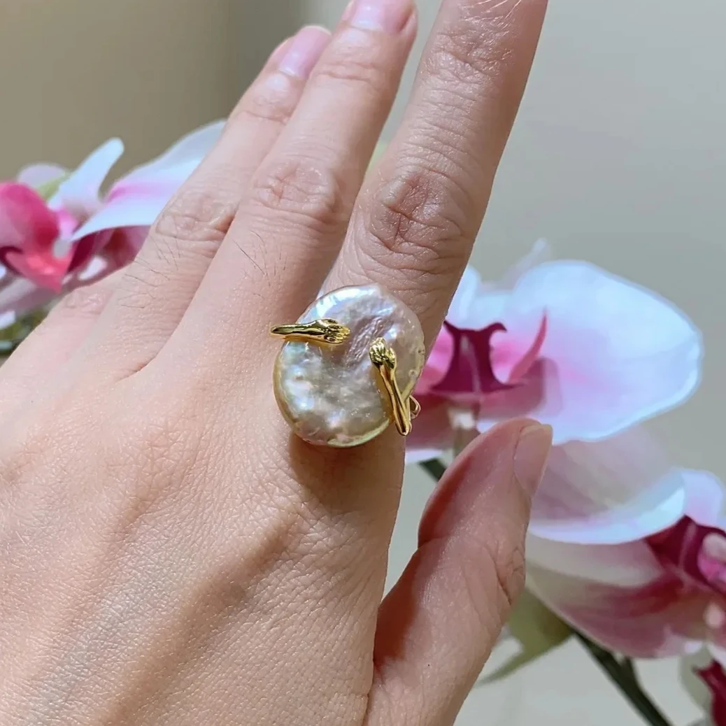 

Открытое кольцо с пресноводным жемчугом и двумя руками, изысканные квадратные кольца на указательный палец с жемчугом в стиле барокко для женщин, модные нежные ювелирные изделия