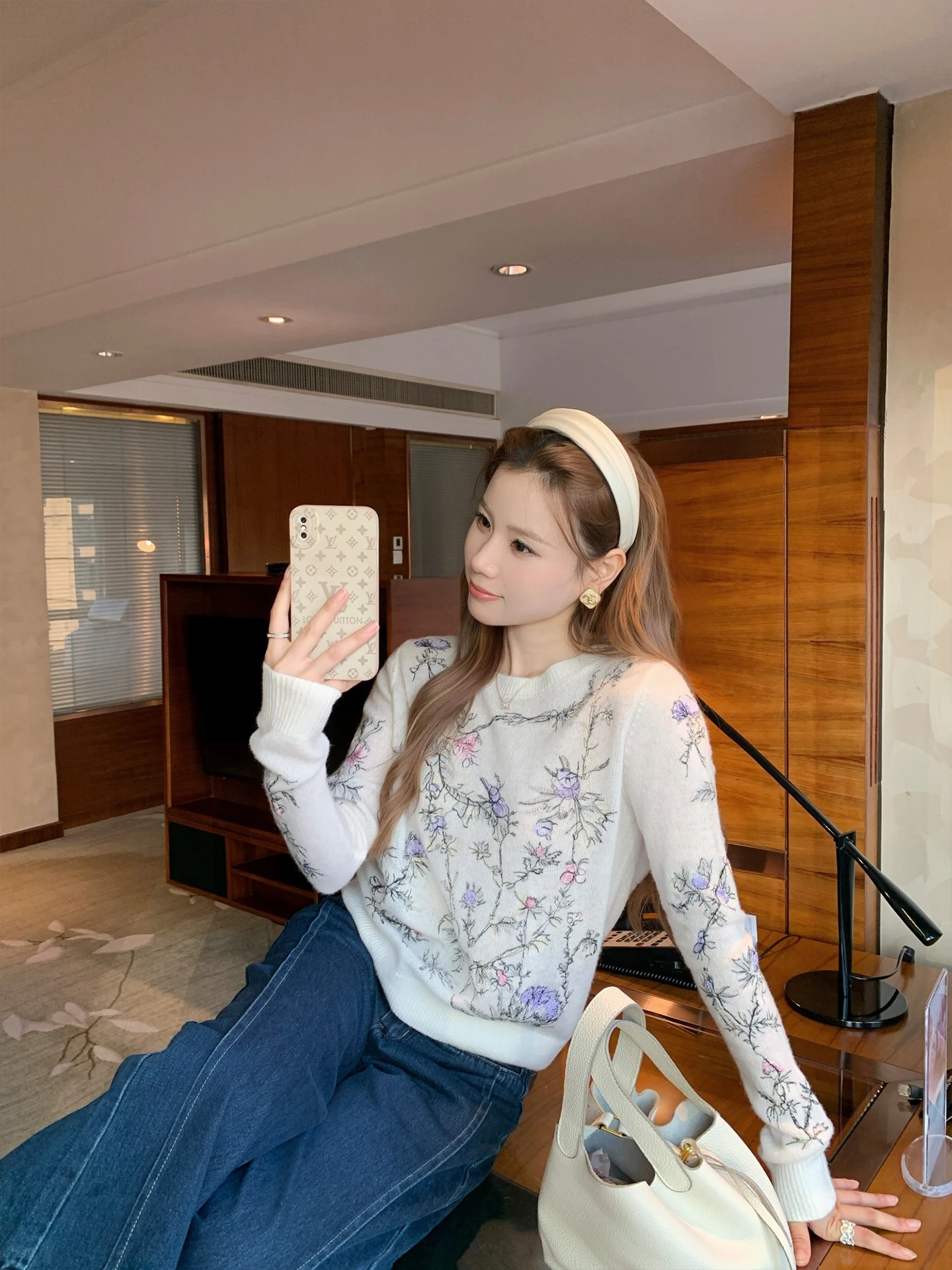 

Женский теплый свитер Ele из 100% шерсти с цветочной вышивкой, круглым вырезом и длинными рукавами, для повседневной носки, осень-зима