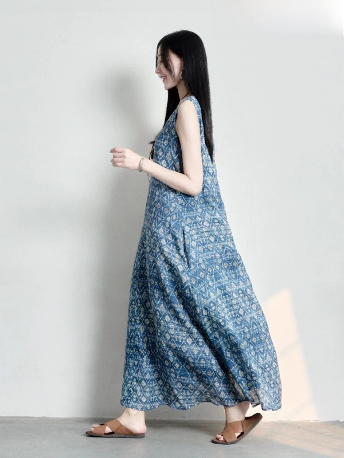 Ele V-Ne Blue Flora…