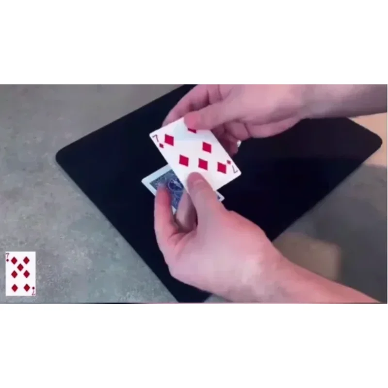 عن قرب خدعة سحرية تعمل باللمس بطاقة سطح السفينة ماجيا ماجي بواسطة ميكايل شاتيلين الوهم للتحايل مضحك الدعامة ملحق للسحرة