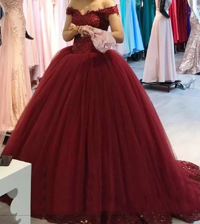 فستان رسمي بألوان عنابي مكشوف الأكتاف بلون عنابي من فساتين Vestido De 15 Anos Quinceanera مع زينة بدون ظهر مصنوعة حسب الطلب