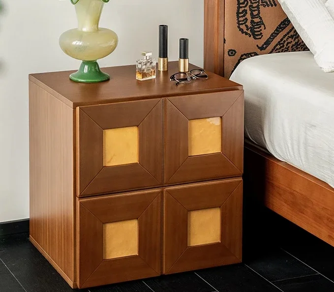 Compre camas, mesitas de noche, modelos antiguos.