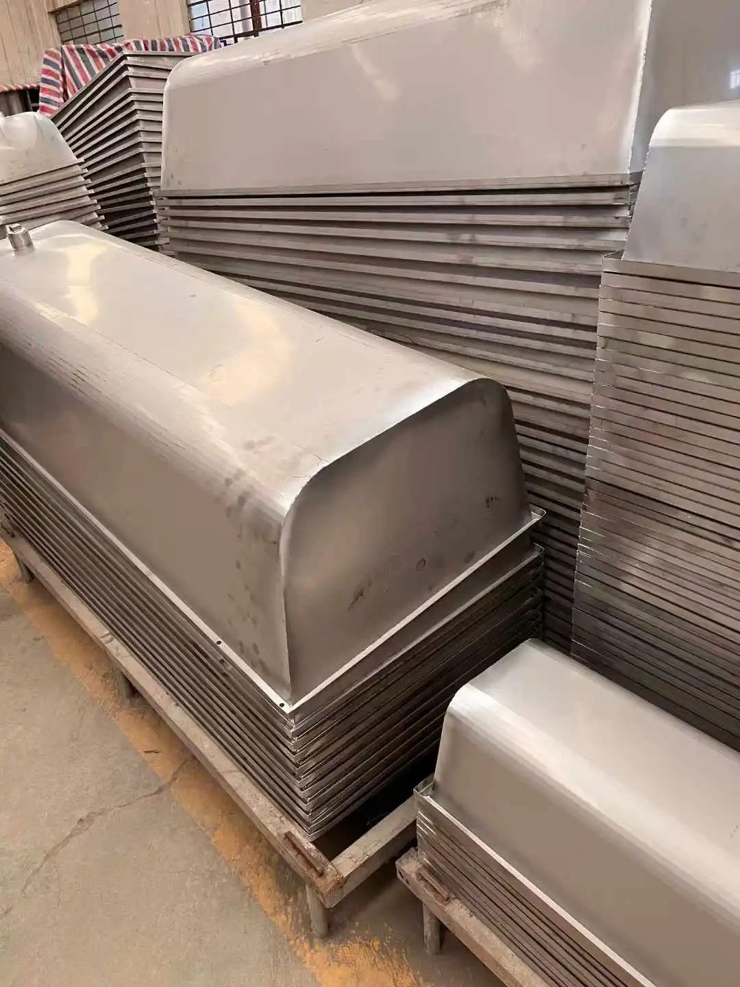 خزان المياه حوض الفولاذ المقاوم للصدأ لمعطف الأغنام التدفئة الكهربائية درجة حرارة ثابتة خزان المياه المياه التلقائي