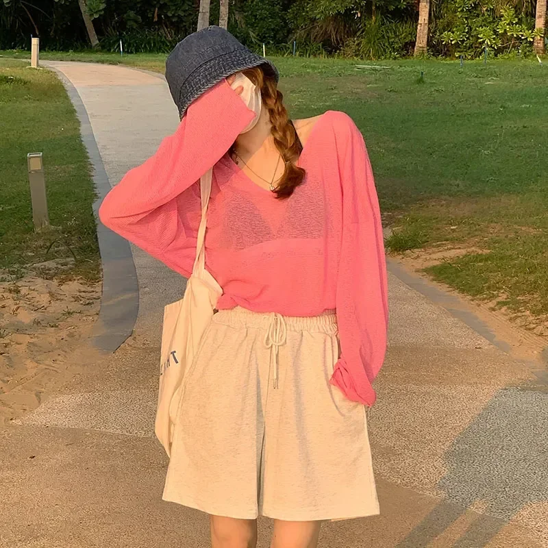 Verão com decote em v protetor solar pulôver feminino casual solto fino manga longa branco t camisa feminina ao ar livre ver através de praia topos