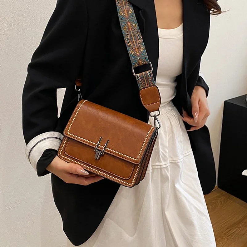 

Stylish Minimalist Leather Crossbody Handbag For Women - Unique Letter Logo, Vintage Design And High-End Luxury