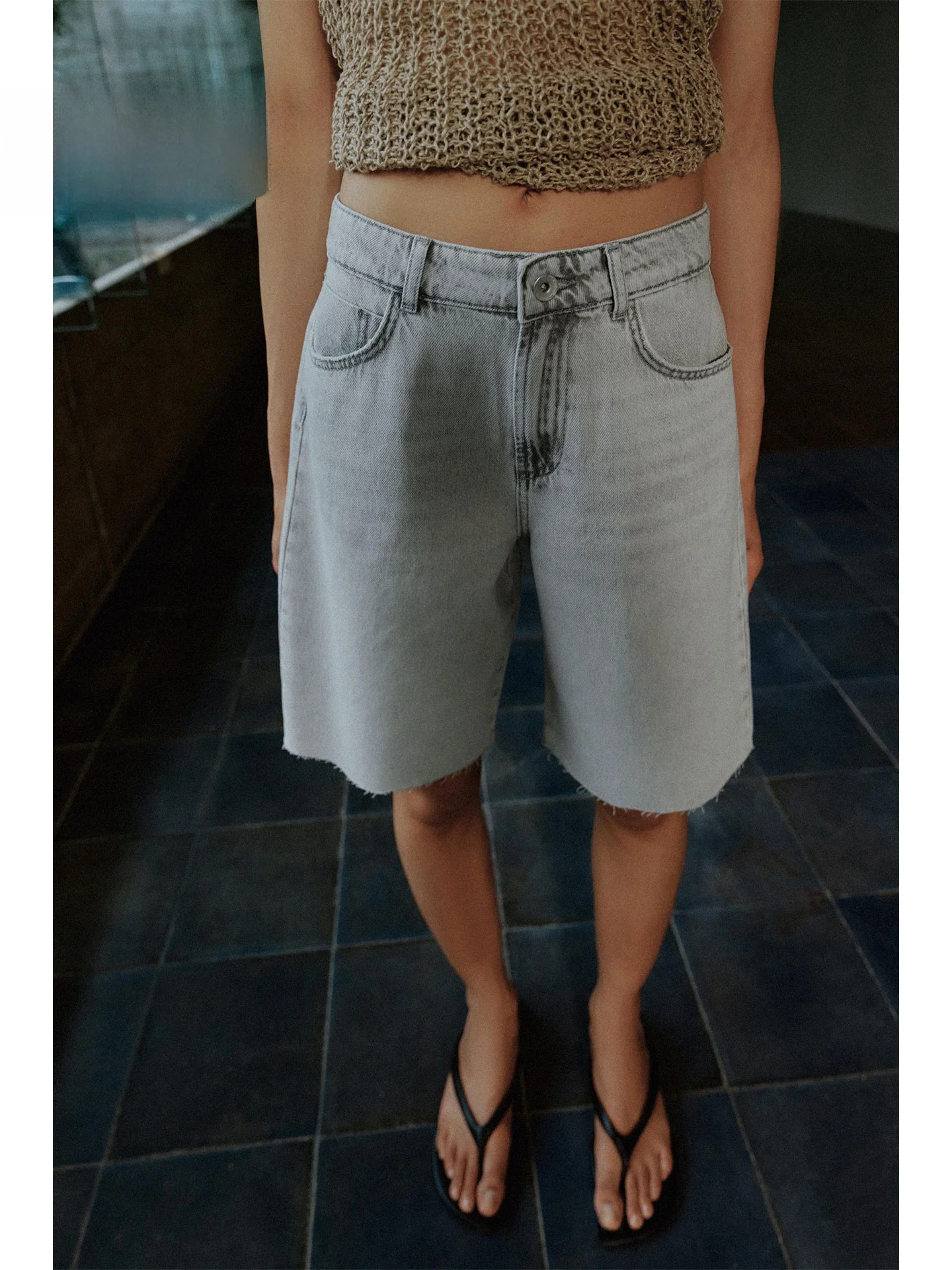 

Summer 2026 Women's Casual Vintage Denim Short Pants Five-Quarter Length Frayed Straight Leg Slimming Natural Waist Button Cl...
