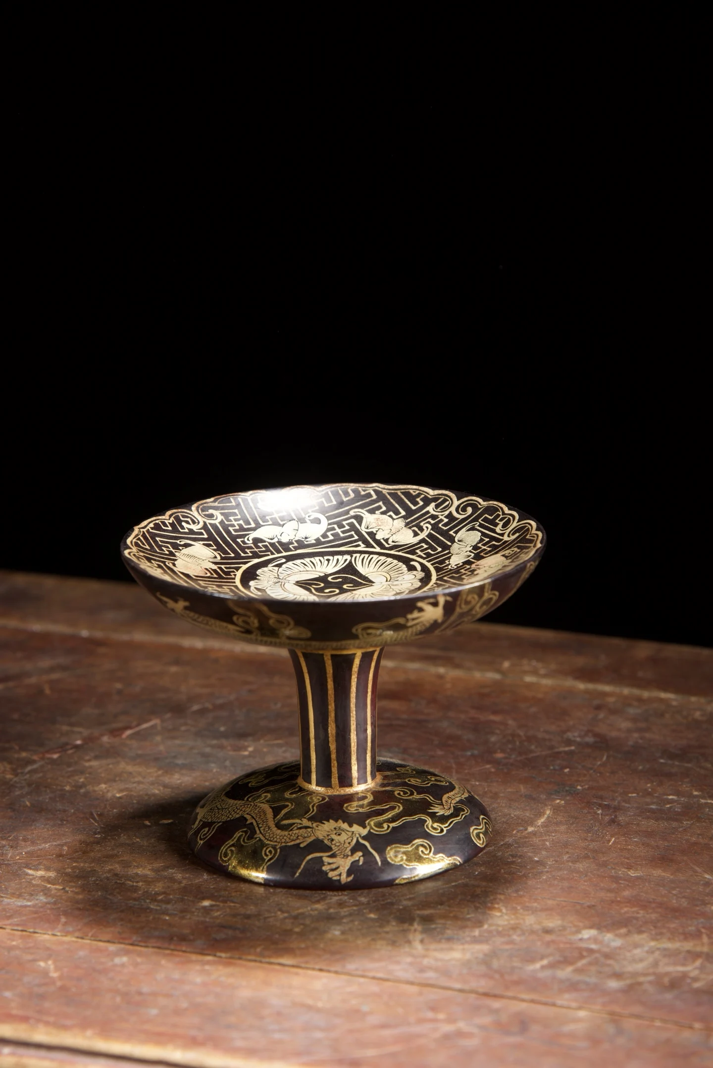 Old Wood Lacquerware Outline in gold Bat pattern Zhan Tuo plate Offering plates screen Study Amass wealth Ornaments